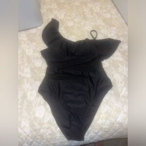 Black One-Shoulder Swimsuit